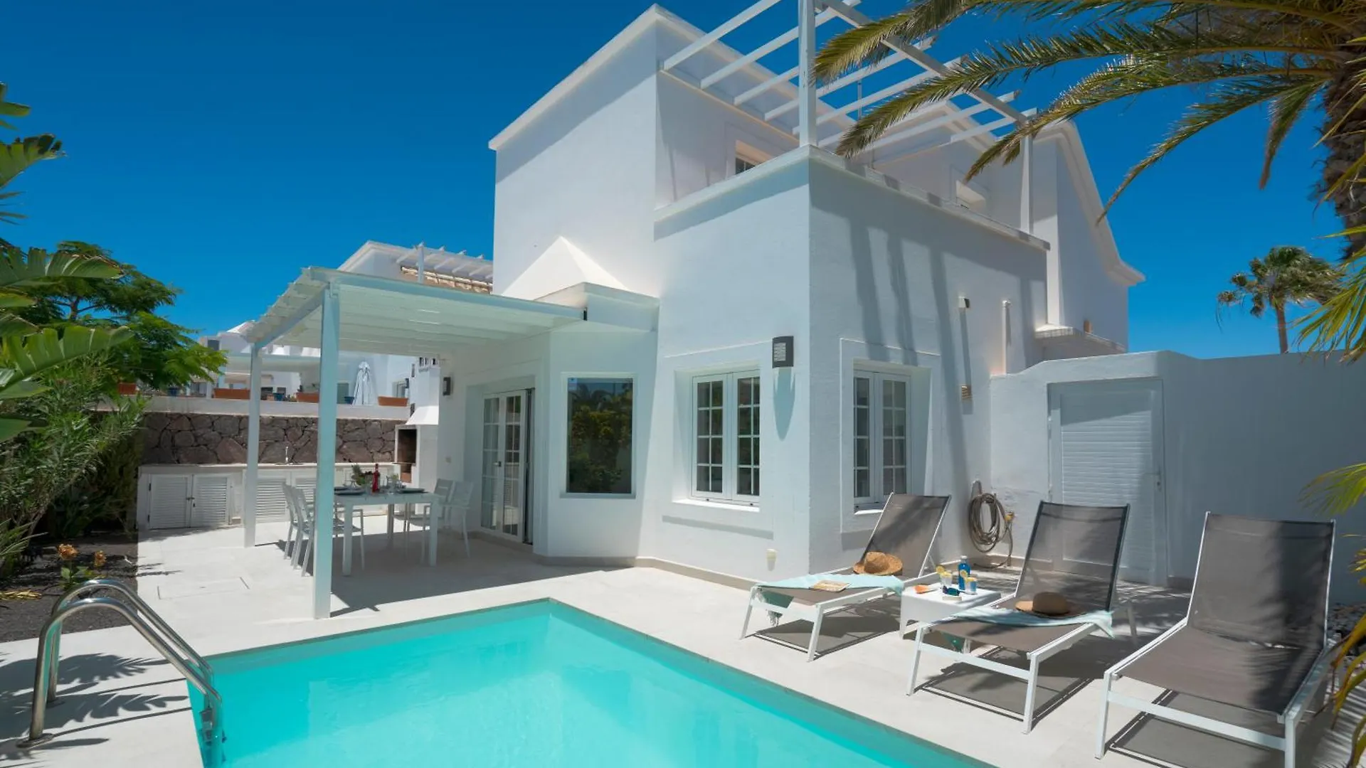 Villa Charlana By Buenavilla contacts